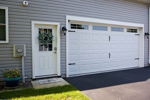 24/7 Emergency Garage Door Panel Replacement experts in Miami County County, KS